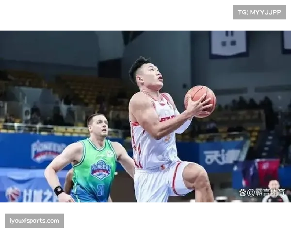 深圳贺希宁担起更多进攻责任 史密斯约翰逊内线搭档 深圳贺希宁担起更多进攻责任 史密斯约翰逊内线搭档